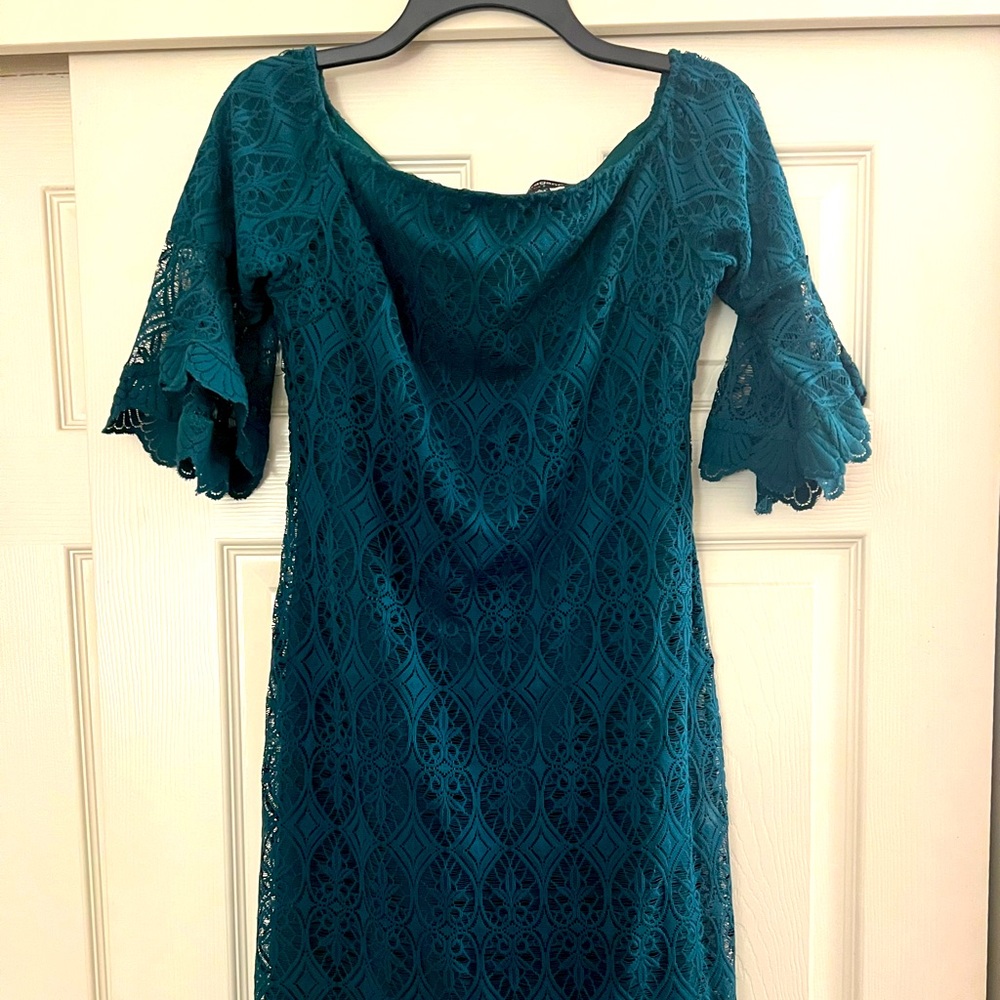 Green Holiday Dress! Off shoulder, great shape!